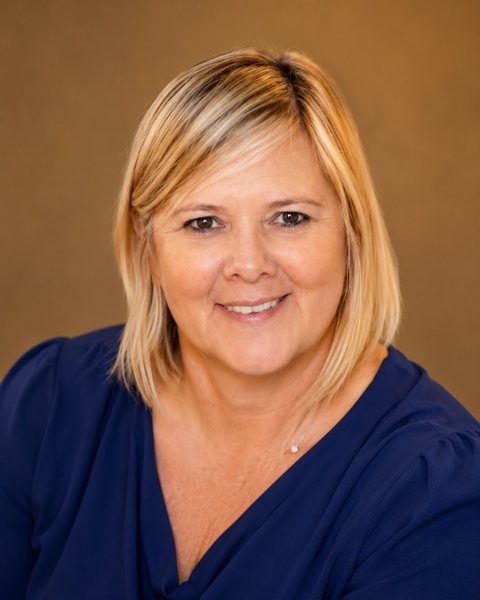 Mrs. Linda Grobbelaar